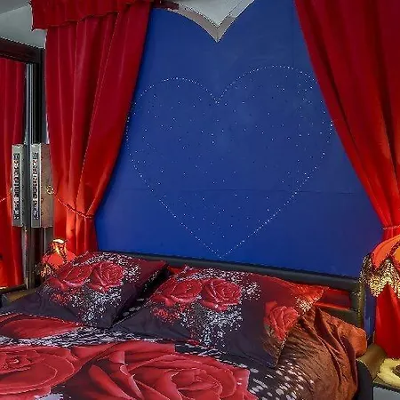 Lovely Romantic Flat In Town Apartment