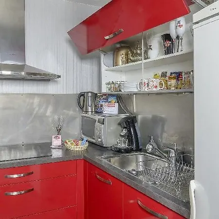 Lovely Romantic Flat In Town